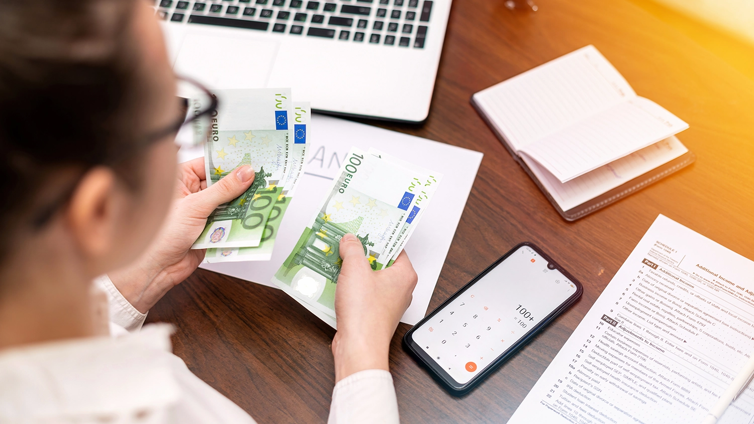 چقدر برای ادمینی پول بگیریم؟ راهنمای قیمت گذاری خدمات ادمینی
